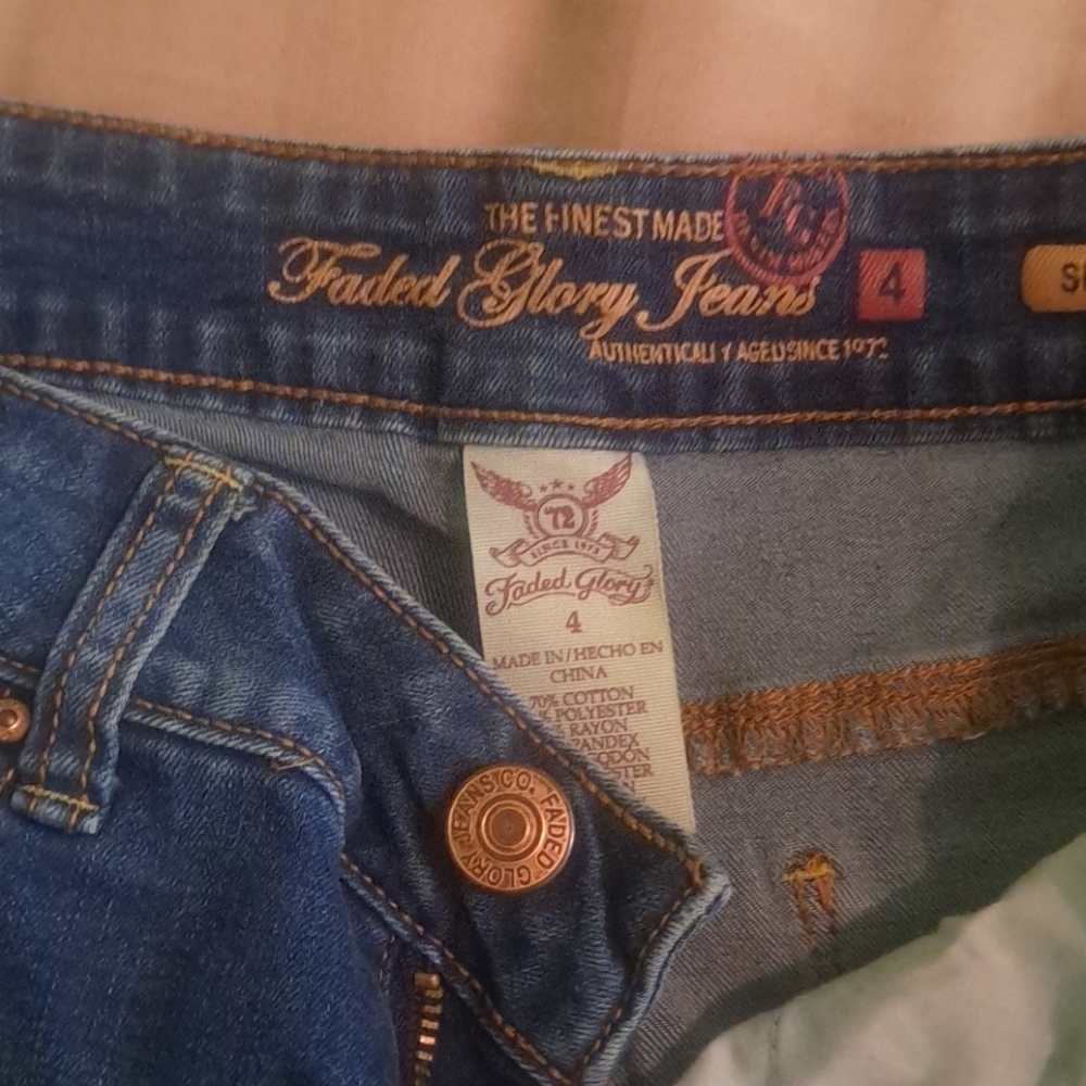 Shorts - Picture 3 of 3